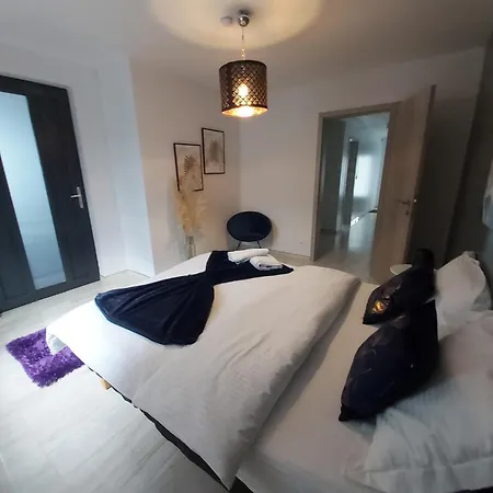 La Belle Eden * Μπαστόν